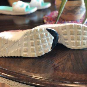 Women’s Nike Air Max Thea Rust Pink Sneakers